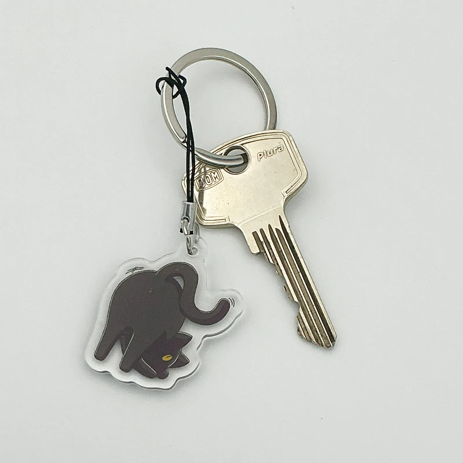 Dancing butt Kuro the cat - Acrylic phonecharm - Image 4