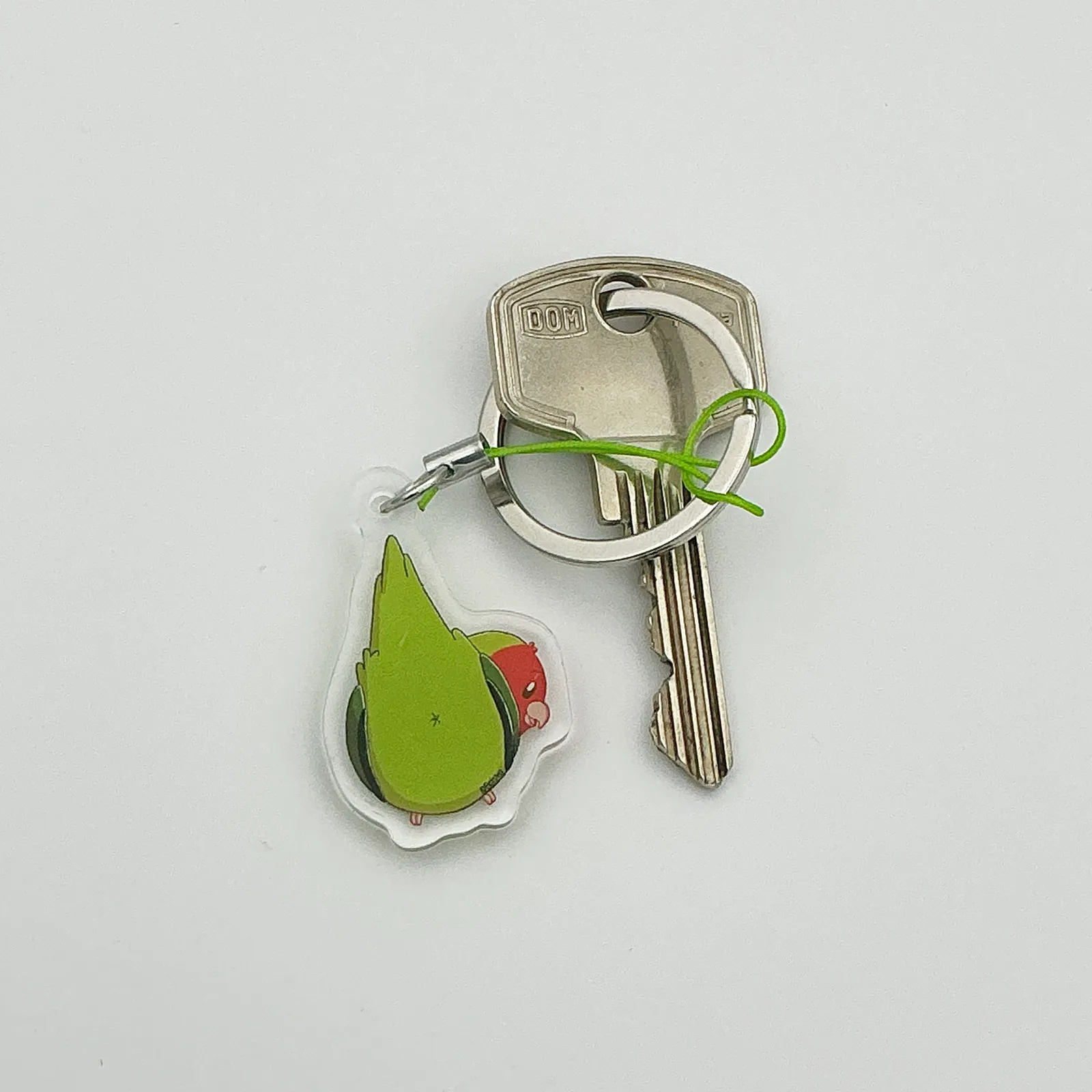 Butt fluffs Lucky the lovebird - Acrylic phonecharm - Image 4